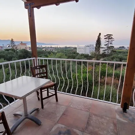 Momentum με θέα,πισίνα, ανεξάρτητοι χώροι Villa La Canée