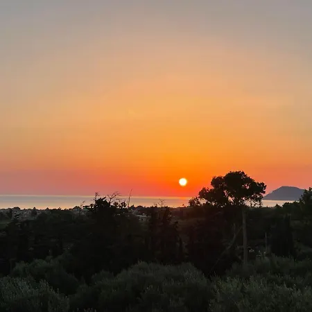 Villa Momentum με θέα,πισίνα, ανεξάρτητοι χώροι La Canée